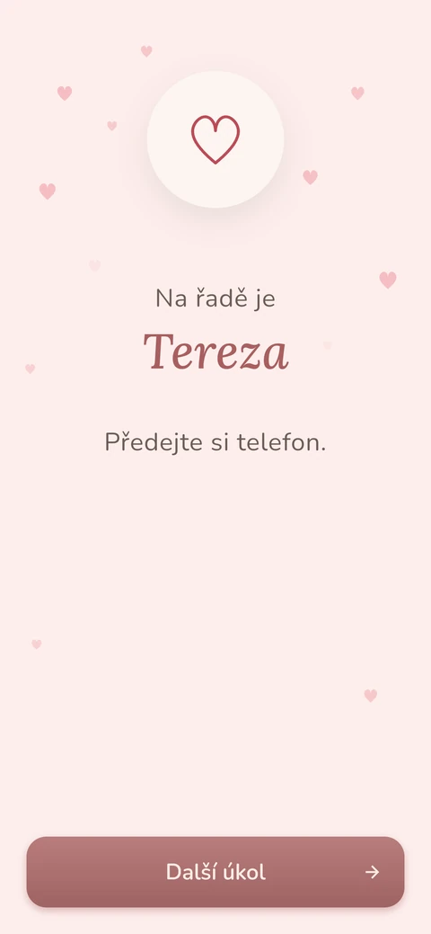 Two In Play – Obrazovka aplikace: Na řadě je Tereza. Předejte si telefon.